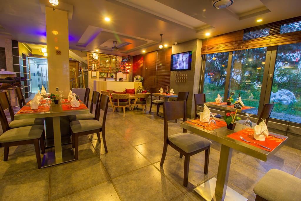 高级机场凯富酒店 胡鲁马累 外观 照片