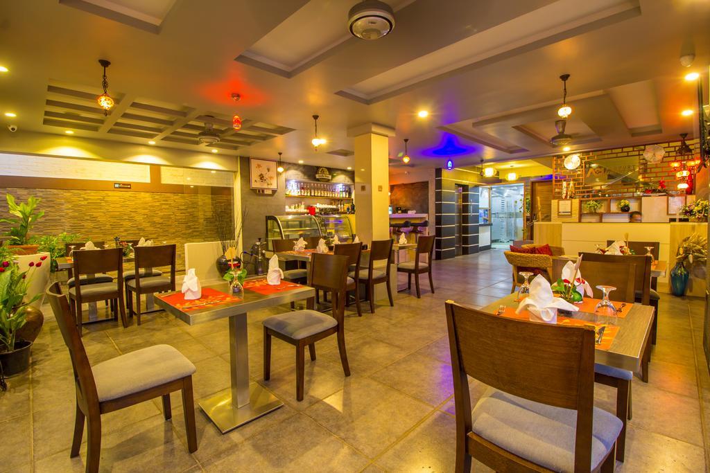 高级机场凯富酒店 胡鲁马累 外观 照片